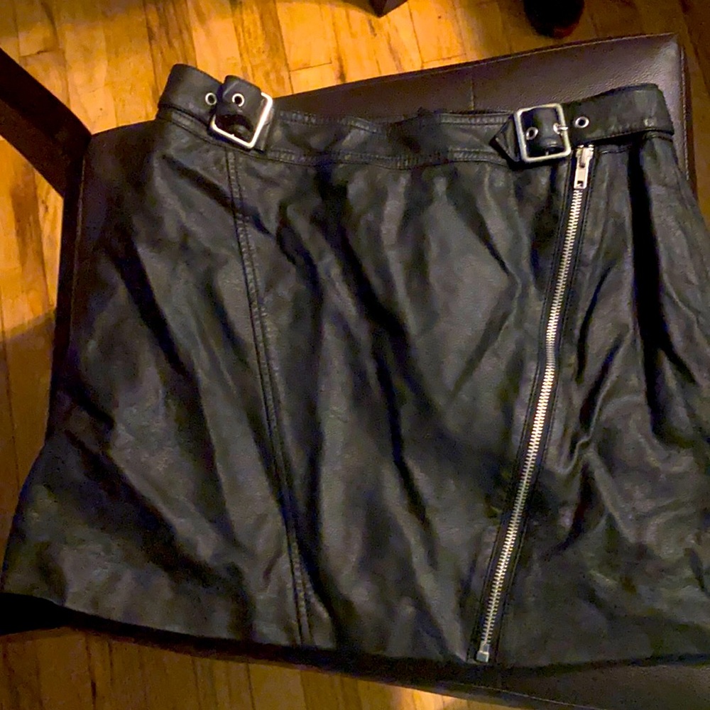 Black Juniors Mini Skirt Size 7